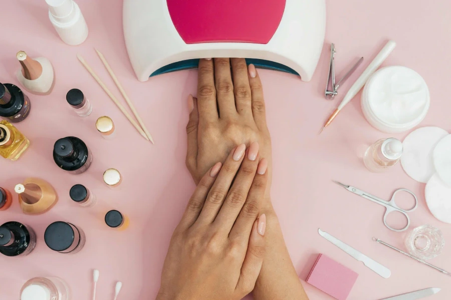 تفاوت کاشت و لمینت ناخن